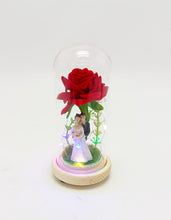 Cargar imagen en el visor de la galería, Rosa con novios, flores preservadas eternas, cupula de cristal MOD W-21
