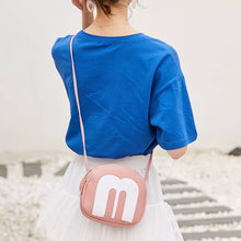 Cargar imagen en el visor de la galería, Bolso cruzado para mujer, bandolera de mano con carcasa, bonita, sencilla, coreana, cuadrada MOD BD17
