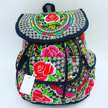 Cargar imagen en el visor de la galería, Mochila artesanal 3 diseños MOD FL417
