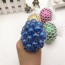 Cargar imagen en el visor de la galería, Pelota de malla para apretar para niños y adultos, bolas de estrés de uva, alivio de la ansiedad, juego sensorial para autismo, alivio del estrés de ventilación cerebros CHICOS MOD A03
