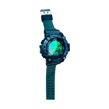 Cargar imagen en el visor de la galería, Reloj digital cronometró resistente al agua 20 m luz led color y correa de silicon
