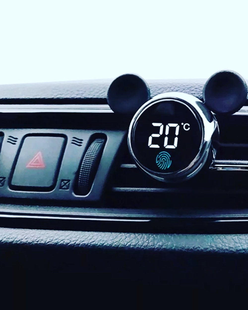 Perfume de aromaterapia de coche de dibujos animados, pantalla táctil inteligente, pantalla de temperatura, salida de aire creativa, decoración Interior de coche, adorno de coche