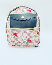 Cargar imagen en el visor de la galería, Mochila de fresa moda 22x18x8

