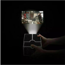 Cargar imagen en el visor de la galería, Mini proyector de teléfono inteligente para cine en casa, proyector de cartón artesanal para teléfono jueguete para niños divertido ( totalmente obscuras )
