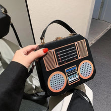 Cargar imagen en el visor de la galería, Bolsa de moda 3D retro -Bolso de mano con grabadora de Radio para mujer, bandolera de Pu, color negro, MOD LH1505
