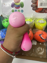 Cargar imagen en el visor de la galería, Pelota antidesestresante de emoji por caja de 12 pzs - mychinashop.com
