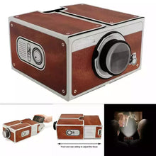 Cargar imagen en el visor de la galería, Mini proyector de teléfono inteligente para cine en casa, proyector de cartón artesanal para teléfono jueguete para niños divertido ( totalmente obscuras )
