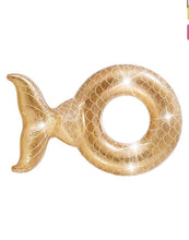 Cargar imagen en el visor de la galería, Divertido Inflable de glitter en forma de cola de Sirena ideal para alberca. Cuenta con parche de reparación en caso de pinchadura. - mychinashop.com
