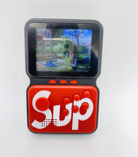 Cargar imagen en el visor de la galería, SUP NEW M3 Sub  portátil, Mini controlador de juegos de 3 pulgadas, de mano, 16 bits, consola de juegos Retro incorporada 900 + máquina de juegos recargable para juegos clásicos 900 juegos
