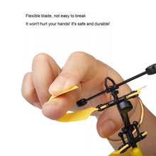 Cargar imagen en el visor de la galería, Mini helicóptero de inducción infrarroja con Sensor automático  Mod 8018A color amarillo - mychinashop.com
