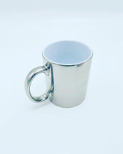 Cargar imagen en el visor de la galería, Taza de moda metálica de cerámica
