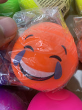 Cargar imagen en el visor de la galería, Pelota antidesestresante de emoji por caja de 12 pzs - mychinashop.com
