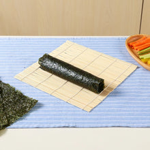 Cargar imagen en el visor de la galería, Mantel individual bambú Esterilla de Sushi de bambú Onigiri, suministros de herramientas de fabricante de rodillos de arroz, utensilios de cocina japoneses, 24x24cm, MOD DZ42
