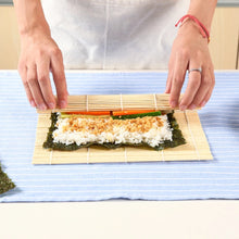Cargar imagen en el visor de la galería, Mantel individual bambú Esterilla de Sushi de bambú Onigiri, suministros de herramientas de fabricante de rodillos de arroz, utensilios de cocina japoneses, 24x24cm, MOD DZ42
