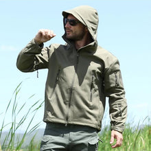 Cargar imagen en el visor de la galería, Chaqueta con funda suave de piel de tiburón con capucha para exteriores, ropa informal del ejército de camuflaje militar, abrigo de viento táctico para lluvia,frió ,caza , senderismo  y camping MOD X-026
