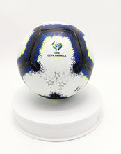 Cargar imagen en el visor de la galería, El balón copa america 2019 , los gráficos inspirados en la pintura con spray son un guiño al fútbol callejero y el arte urbano de brasil MOD 3
