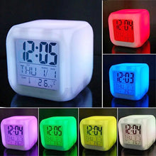 Cargar imagen en el visor de la galería, Reloj despertador Digital brillante para dormitorio de niños, luz LED de 7 colores que cambian, luz nocturna de alta calidad
