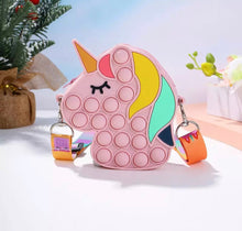 Cargar imagen en el visor de la galería, Pop it Monedero de unicornio de arcoíris para niñas, Cartera de sílice con hoyuelos simples, a la moda, juguetes inquietos, juguete de burbujas MOD 2198-2
