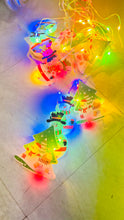 Cargar imagen en el visor de la galería, Lámpara de noche de Navidad colgante, Luces de colores  medias de plástico con copos de nieve, muñeco de nieve, árbol de Navidad, lámpara LED colgante con adorno de cordón para el hogar MOD SDD141 /LED151
