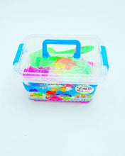 Cargar imagen en el visor de la galería, Set MODEL SAND Arena mágica educativa de colores para niños , moldes y  pala
