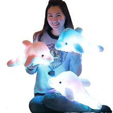 Cargar imagen en el visor de la galería, Muñeco de peluche luminoso 40 cm  con forma de delfín para niños, cojín de almohada con luz LED,
