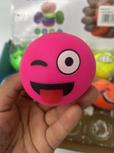 Cargar imagen en el visor de la galería, Pelota antidesestresante de emoji por caja de 12 pzs - mychinashop.com

