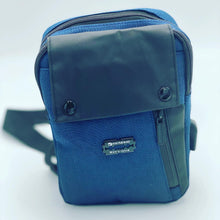 Cargar imagen en el visor de la galería, Bolso de pecho impermeable para hombre, bandolera mensajero de viaje MOD 1151
