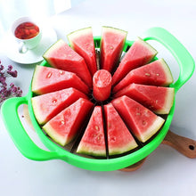 Cargar imagen en el visor de la galería, Cortador de sandía de acero, herramienta multifunción para cortar fruta
